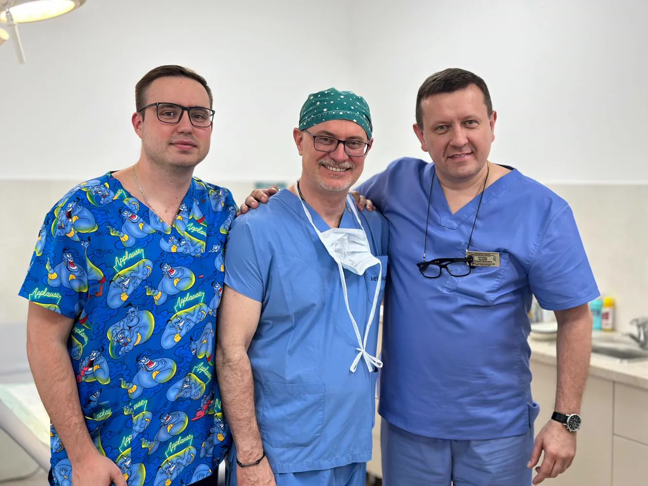 Орест Лешневський разом з колегами в медичній команді